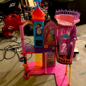 This toy has been lonely for so long so it needs a new owner